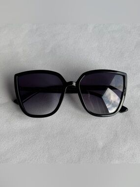 Frye & Co Black Oversized Sunglasses
